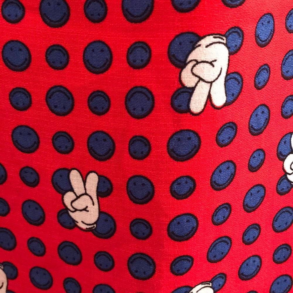 (3X) Plus Size Smiley Face Peace Sign Top - Picture 5 of 8